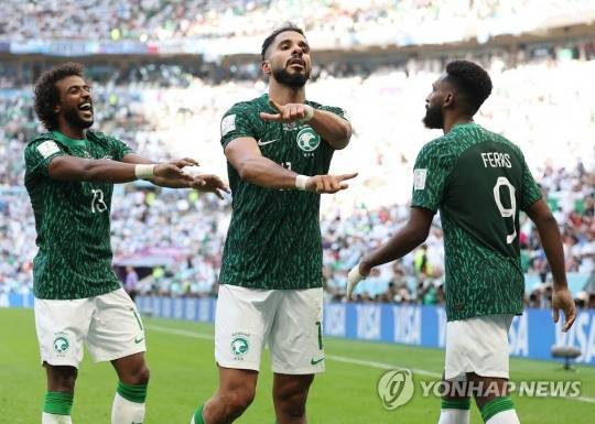 (루사일=연합뉴스) 22일(현지시간) 카타르 루사일 스타디움에서 열린 2022 카타르 월드컵 조별리그 C조 1차전 아르헨티나와 사우디아라비아 경기. 사우디아라비아의 살리흐 샤흐리가 만회골을 넣은 뒤 기뻐하고 있다.