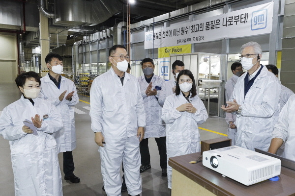 로베르토 렘펠 GM 한국사업장 사장 및 최고위 리더십 창원공장 방문, 차세대 글로벌 신제품 무결점 생산 위한 막바지 점검 [사진제공=한국지엠]