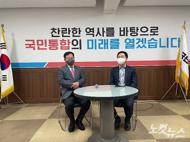 왼쪽부터 국민의힘 이은권 대전시당위원장, 김기현 의원. 김미성 기자