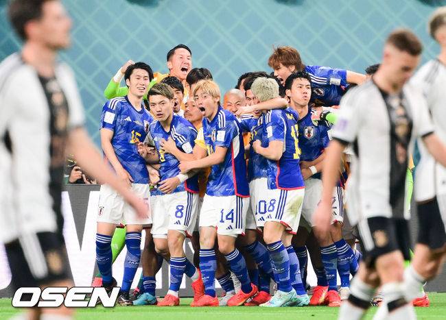 [OSEN=도하(카타르), 박준형 기자]후반 일본 도안 리츠가 동점골을 넣고 동료들과 기뻐하고 있다.  2022.11.23 /&nbsp; soul1014@osen.co.kr