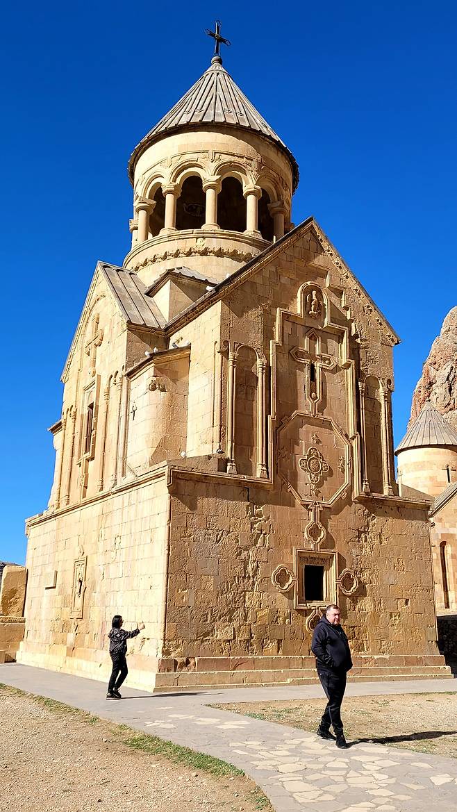 노라방크 수도원은 지붕이 돔 형태로 되어 있다