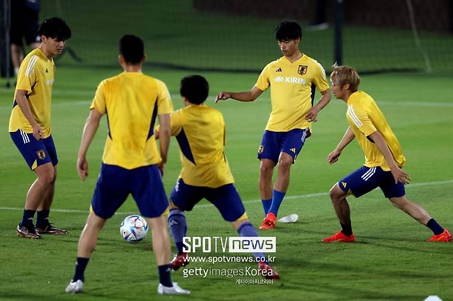 ▲ 독일전을 앞두고 팀 훈련을 진행 중인 일본 대표팀.