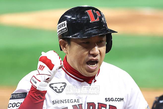 ▲ 김강민의 9회 동점 홈런은 시리즈 전반에 적지 않은 영향을 미쳤다 ⓒ곽혜미 기자