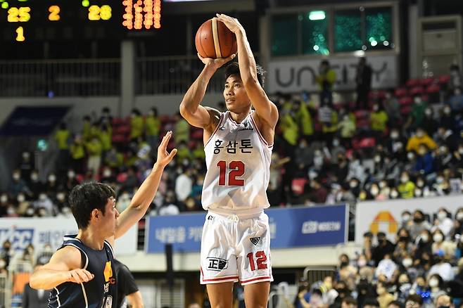 23일 KCC 전에서 슛을 던지는 인삼공사의 아반도. [KBL 제공. 재판매 및 DB 금지]