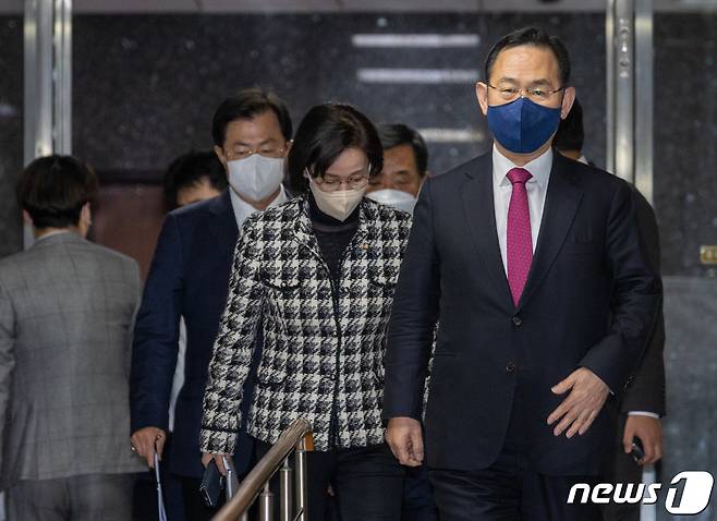 주호영 국민의힘 원내대표가 24일 오후 서울 여의도 국회에서 열린 의원총회에 참석하고 있다. 2022.11.24/뉴스1 ⓒ News1 이재명 기자