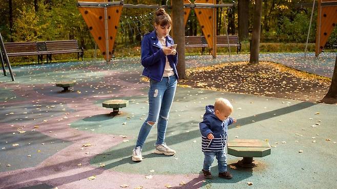 엄마가 되면서 정체성 상실을 호소하는 여성들도 있다