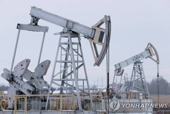 러시아 알메티예프스키의 야마신스코베 유전에서 원유가 생산되고 있는 모습.타스연합뉴스