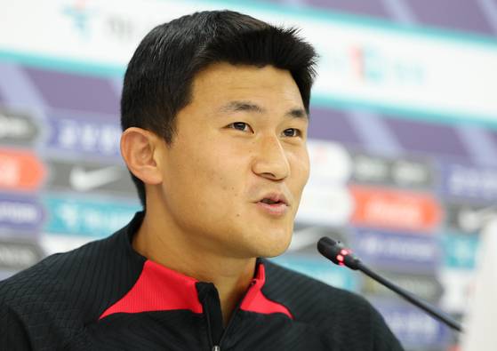 김민재가 지난 15일(현지시간) 카타르 도하 알에글라 훈련장에서 인터뷰를 하고 있다. 연합뉴스