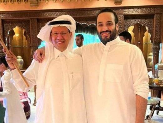 이복형과 함께 기뻐하는 빈 살만 (오른쪽). [사진 왕세자 인스타그램 캡처]