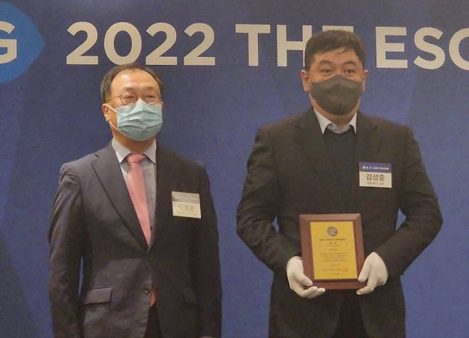 대웅제약이 지난 15일 에프앤가이드가 주최한 2022 THE ESG 시상식에서 사회분야 지역사회부문 대상을 수상했다.