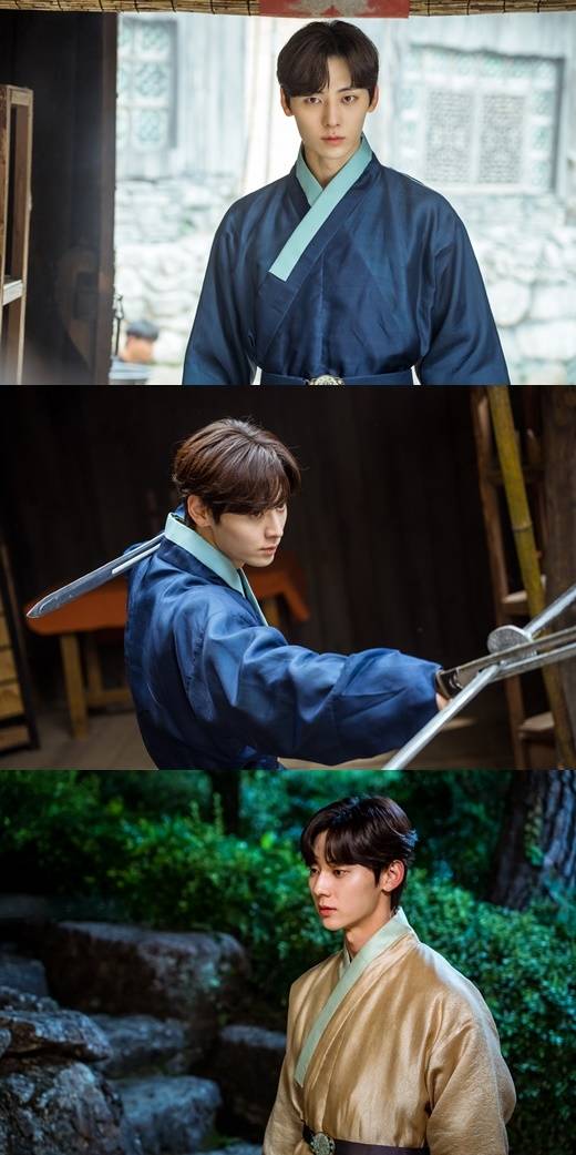 ‘환혼’ 황민현의 현장 스틸이 공개됐다.사진=tvN 제공