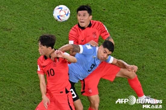 한국 대표팀의 김민재는 24일 우루과이와의 월드컵 첫 경기에서 완벽한 수비를 자랑했다. 사진=ⓒAFPBBNews = News1