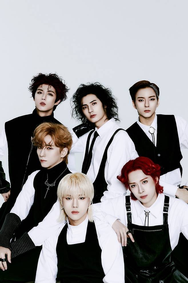 [서울=뉴시스] 엑스디너리 히어로즈 '오버로드(Overload)' 단체 (왼쪽 위부터 시계방향) 준한, 주연, 오드, 가온, 정수, 건일 2022.11.24. (사진= JYP엔터테인먼트 제공) photo@newsis.com　 *재판매 및 DB 금지