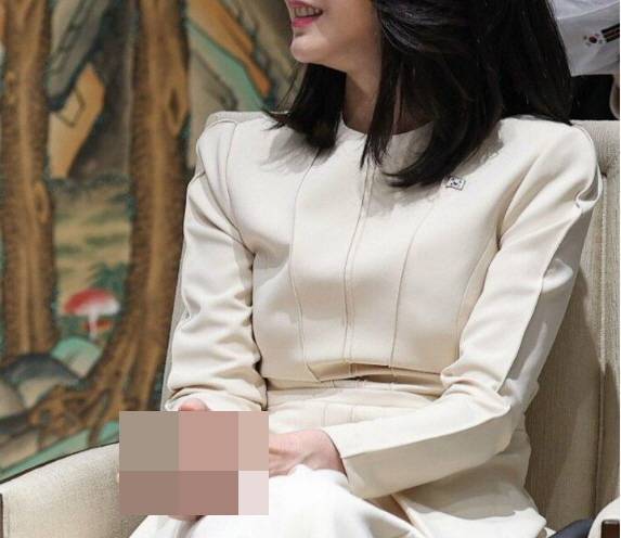 일부 누리꾼들이 커뮤니티에 확대해 올린 사진. 사진=커뮤니티 캡처