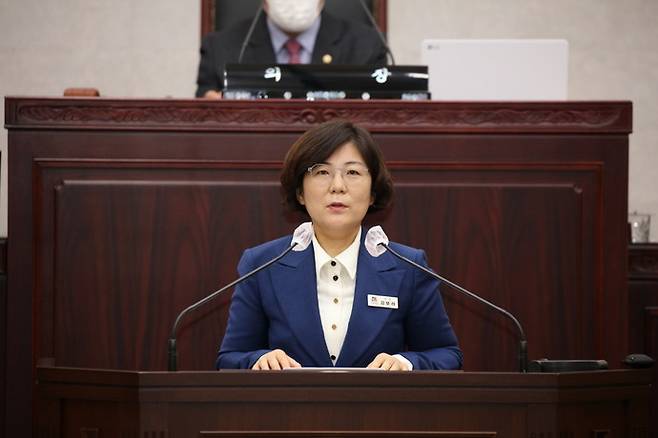 김보라 안성시장은 지난 21일 안성시의회 제209회 안성시의회 제2차 정례회 본회의에서 2023년 안성시정 운영방향과 예산안에 대해 연설했다. ⓒ안성시 제공