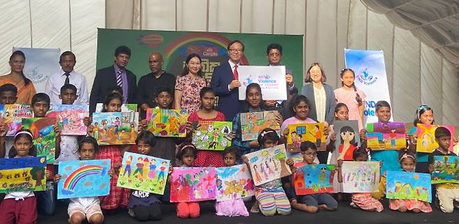 한국 외교부와 유엔아동기금(UNICEF)가 스리랑카 어린이날을 기념해 아동폭력 근절 ‘End Violence’ 캠페인의 일환으로 ‘그림그리기 대회’를 개최했다.  (사진=주스리랑카대사관)