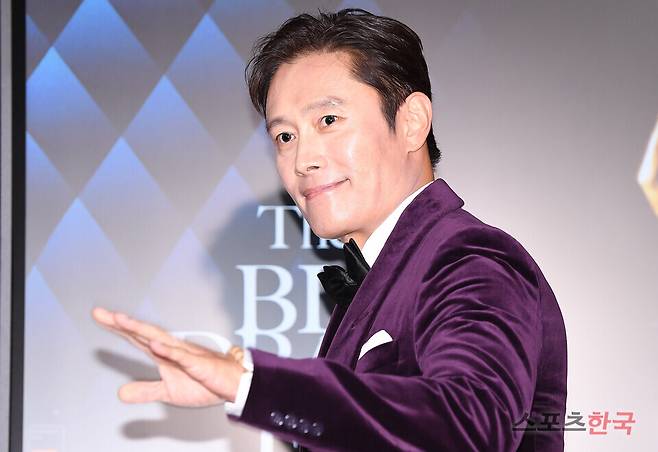 제43회 청룡영화상 시상식에 참석한 배우 이병헌. ⓒ이혜영 기자 lhy@hankooki.com