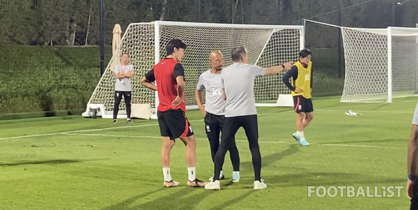 조규성(왼쪽), 파울루 벤투 감독(이상 한국 축구대표팀). 허인회 기자