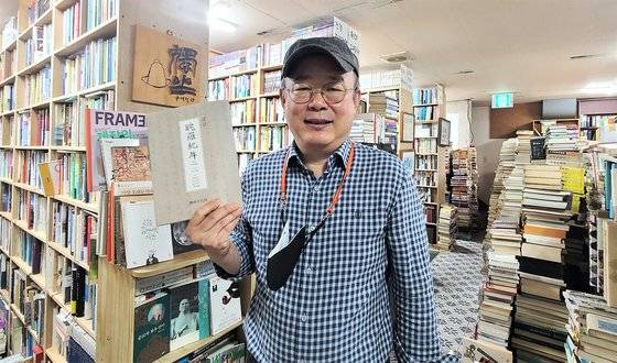 ‘헌책방 동림당’의 송재웅 대표. 어렸을 때부터 헌책 사랑이 남달랐던 헌책 매니어다.