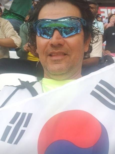 2022 국제축구연맹(FIFA) 카타르 월드컵 H조 1차전 한국과 우루과이의 경기를 직접 관전한 프로야구 한화 이글스의 카를로스 수베로 감독 / 사진=수베로 감독 인스타그램 캡처