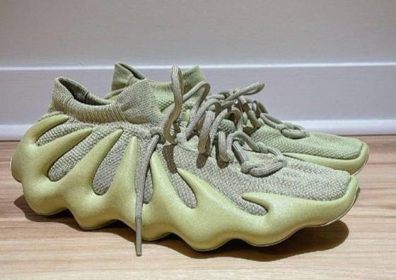 아디다스와 힙합스타 예가 협업해 개발한 '이지' 시리즈 운동화 /ⓒ인스타그램 캡처