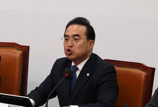 박홍근 더불어민주당 원내대표가 25일 국회에서 열린 최고위원회의에서 발언하고 있다. 연합뉴스