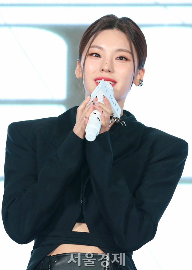 그룹 있지(ITZY) 예지가 25일 오후 서울 영등포구 페어몬트 앰배서더 서울에서 열린 미니 6집 '체셔(CHESHIRE)' 쇼케이스에서 소감을 말하고 있다. / 사진=김규빈 기자