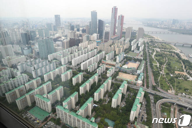 서울 영등포구 여의도 63아트에서 바라본 아파트 모습. 2021.6.1/뉴스1 ⓒ News1 황기선 기자