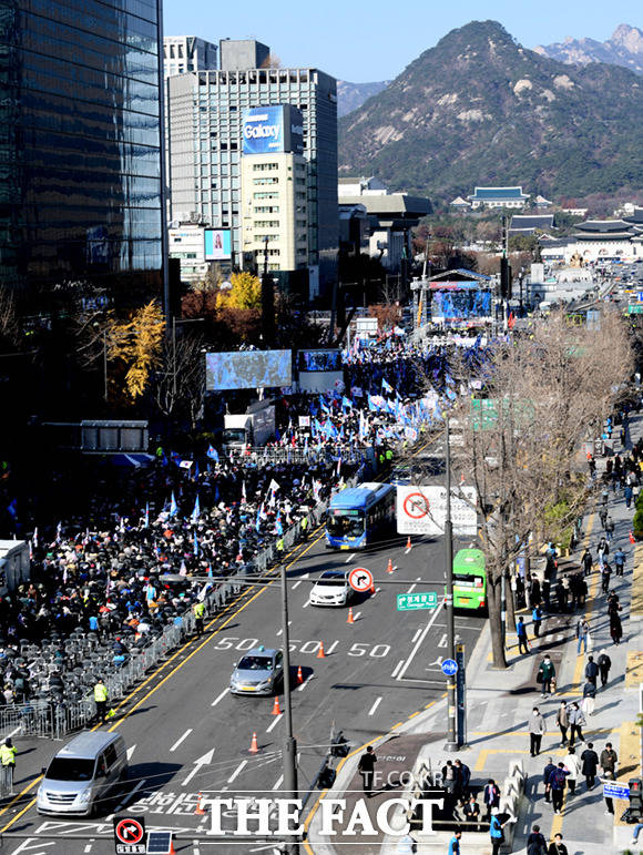 26일 서울 도심 곳곳에서 대규모 집회가 예정되면서 주요 도로 교통 정체가 예상된다. /이새롬 기자