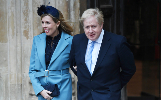 보리스 존슨 전 영국 총리와 ‘퍼스트 걸프렌드’ 캐리 시몬스는 지난해 5월 29일 정식으로 결혼했다. [EPA=연합뉴스]