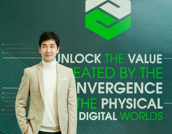 김상건 PTC코리아 지사장이 지난 23일 서울 강남구 사무실에서 국민일보와 인터뷰를 갖고 “말씀 묵상은 기독교인이 걸어갈 길을 보여줄 뿐 아니라 문제 해결 능력을 키우는 데도 도움이 된다”고 말했다. 김상건 지사장 제공