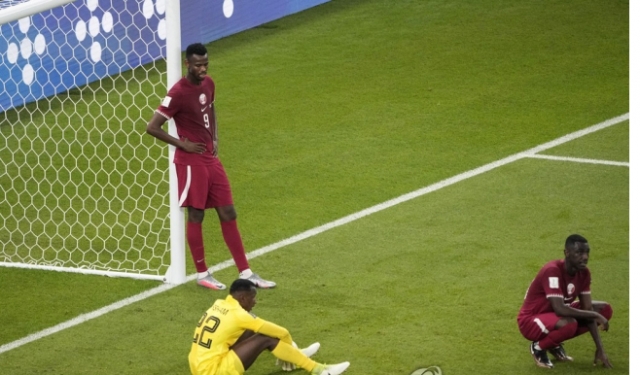 세네갈과의 2022 카타르 월드컵 A조 2차전에서 실점한 뒤 허탈해 하는 바르샴. AP연합뉴스