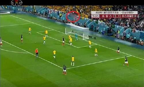 지난 23일 프랑스와 호주의 월드컵 예선 경기를 방영한 북한이 현대자동차 광고를 모자이크 처리했다. 조선중앙TV