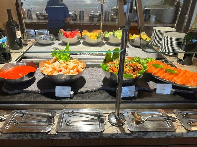 원 헌드레드 세일즈 레스토랑 & 바 디너 뷔페 메뉴.  /사진= 강예신 여행+ 기자