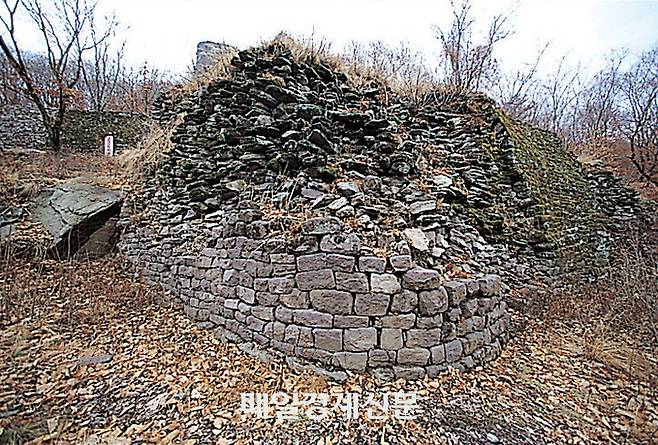 고구려의 오녀산성 옹성 유적 <고구려연구회 제공>