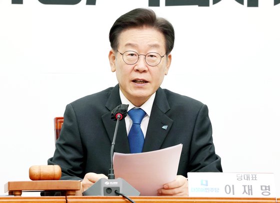 이재명 더불어민주당 대표가 지난 25일 국회에서 열린 최고위원회의에서 발언하고 있다. 연합뉴스
