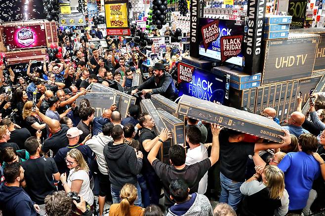 자료 사진. 2019년 브라질 블랙프라이데이 <출처=EPA연합>