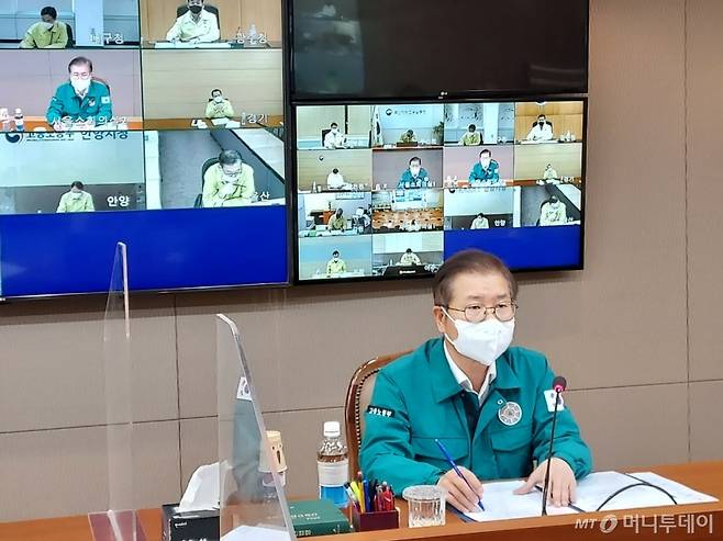 이정식 고용노동부 장관이 27일 오후 '노동동향 점검 주요 기관장 회의'를 주재하고 발언하고 있다./사진제공=고용노동부