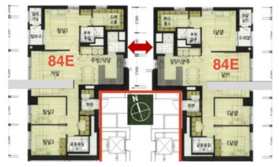 주방 창문으로 옆집을 마주 보고 있는 일부 평면. /온라인 커뮤니티
