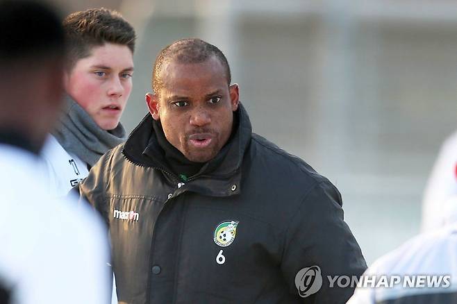 2017년 네덜란드 포르튀나 시타르트 감독 시절 선데이 올리세 [EPA=연합뉴스 자료사진]