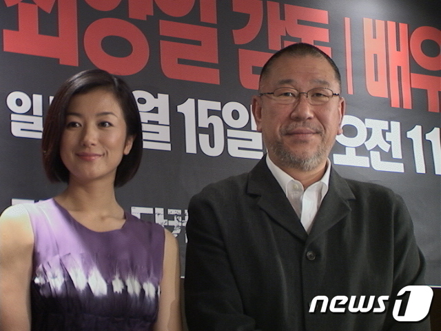 영화 '피와 뼈'로 내한한 일본 배우 스즈키 쿄카(왼쪽)와 최양일(오른쪽) 감독