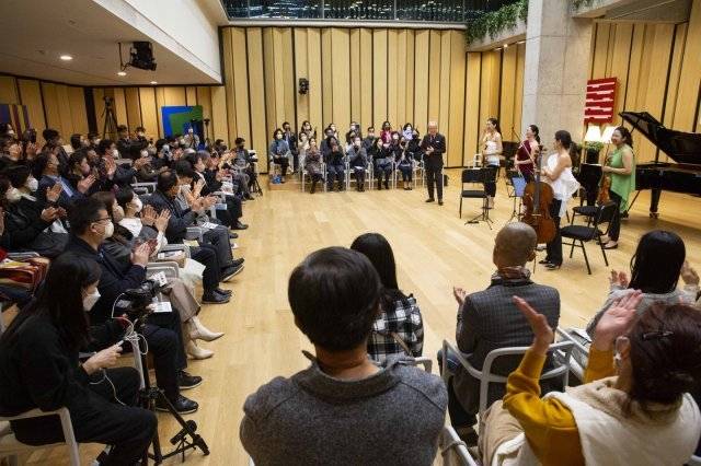 26일 부산 수영구 금난새뮤직센터에서 열린 영산대 주최 ‘시민과 함께하는 금난새 음악회’ 영산대 제공
