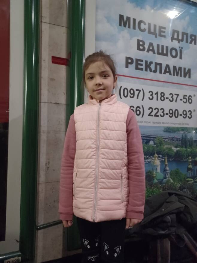 지난 10월10일 우크라이나 키이우 중심가의 흐레시차티크역에서 긴급 공습 대피 중 만난 9살 질라타. 그는 ‘전쟁의 의미를 아나요’란 기자 질문에 “조금 안다”며 “서로를 죽이고 집을 허무는 것”이라 말했다. 임인택 기자