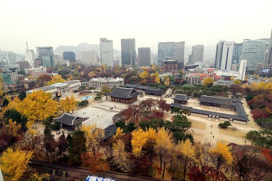 덕수궁은 1897년에 선포된 황제국인 대한제국의 황궁으로, 중명전·석조전·정관헌 등 서구식 건축물을 만날 수 있다. 서울시 중구청 제공.