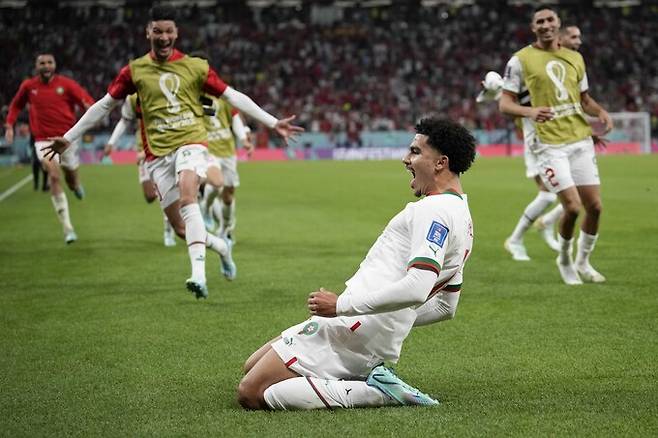 모로코 자카리아 아부할랄이 27일(현지시간) 열린 벨기에와의 경기에서 쐐기골을 넣고 환호하고 있다. 도하=AP연합뉴스