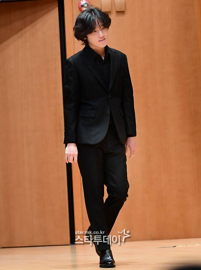 피아니스트 임윤찬이 기자간담회에 참석하고 있다.