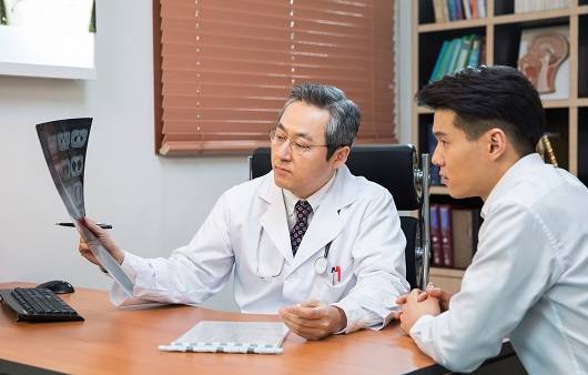 여유증으로 인해 마음고생하는 남성들이 많다ㅣ출처: 게티 이미지뱅크