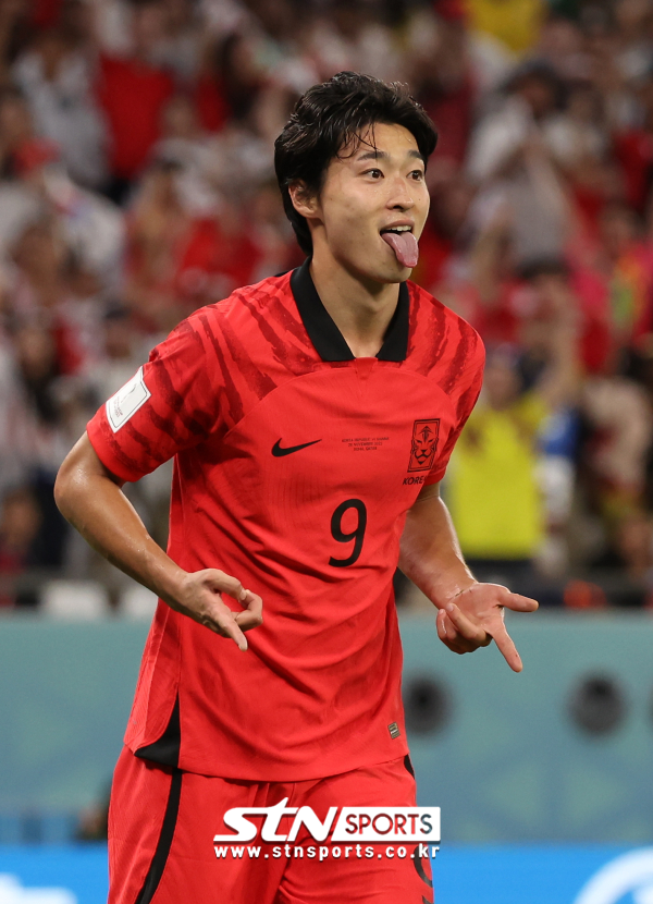 28일(현지시간) 카타르 알라이얀 에듀케이션 시티 스타디움에서 열린 2022 카타르 월드컵 H조 2차전 대한민국과 가나의 경기, 조규성이 동점골을 넣고 세리머니를 하고 있다. 사진｜뉴시스/AP