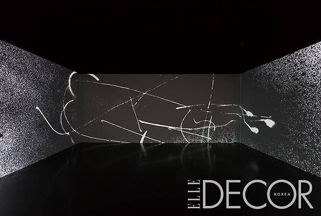 2017년에 서울시립미술관에서 열렸던 〈날개, 파티〉 전의 전경들.