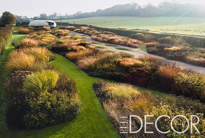 영국 하우저 앤 워스(Hauser & Wirth) 미술관 소유의 우돌프 필드(Oudolf Field).